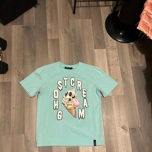 Roku studio is the brand name, light blue color with white lettering in a size M